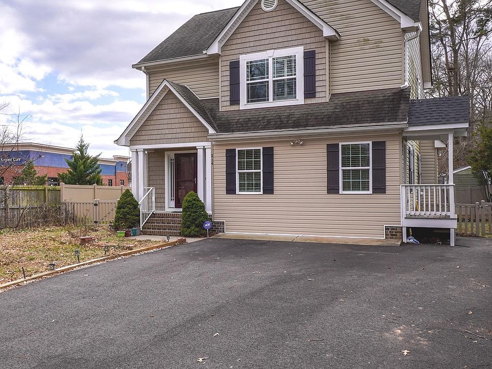 1st image of 214 Randolph Cir