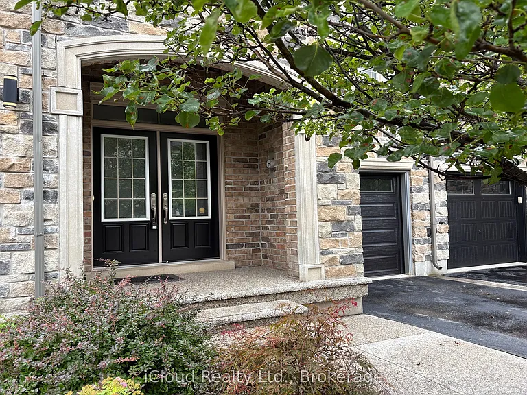 2466 Village Cmn — Photo 2