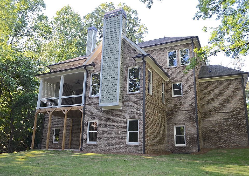 2nd image of 215 Elden Dr NE