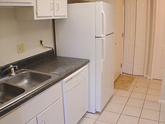 5th image of 250 Lewfield Cir