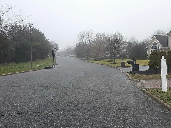 5th image of 70 Imperial Dr