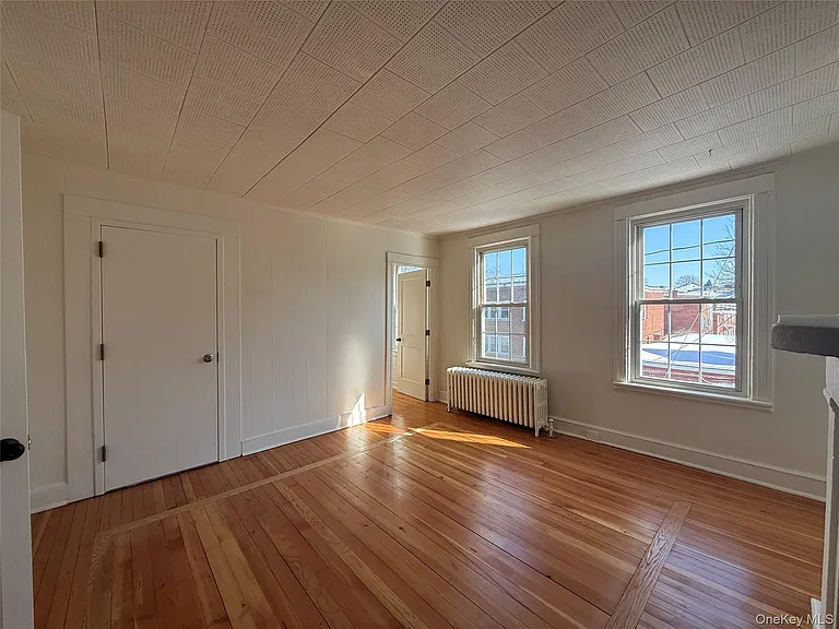 40 N Clover St — Photo 6