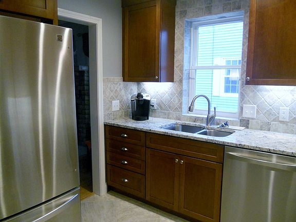 4th image of 2728 Maplewood St