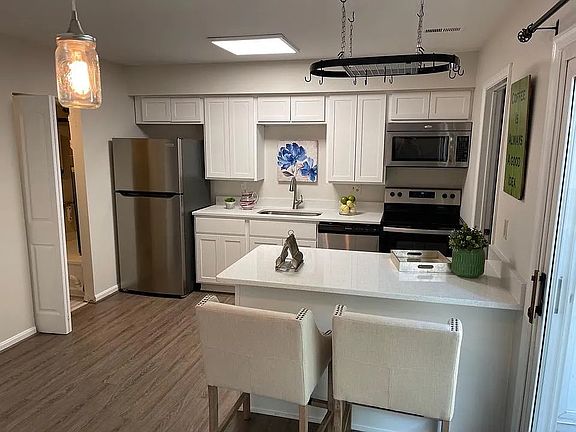 4th image of 228 Candlelight Ln