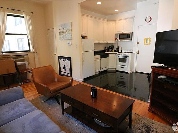 2nd image of 9 W 70th St APT 4R
