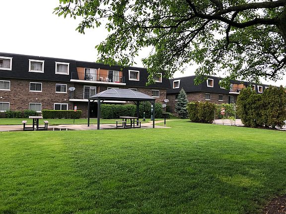 3rd image of 3856 S Parkway Dr APT 2C