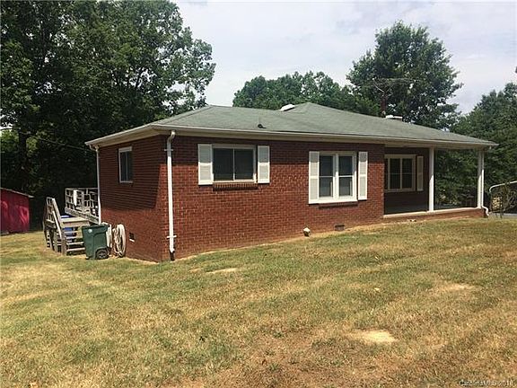 3rd image of 504 Forest Ave