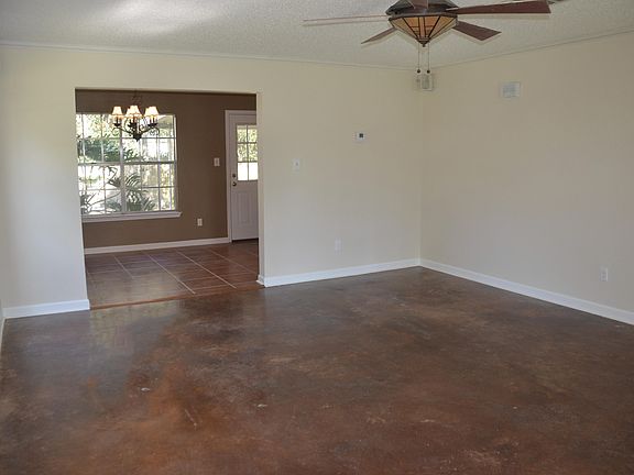 5th image of 501 Breton Dr