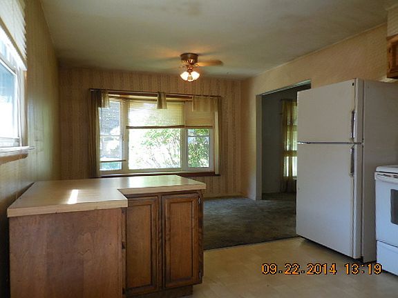 3rd image of 1337 S Vail Ave