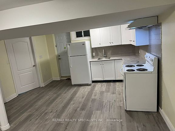 5th image of 10 Sandmere Ave