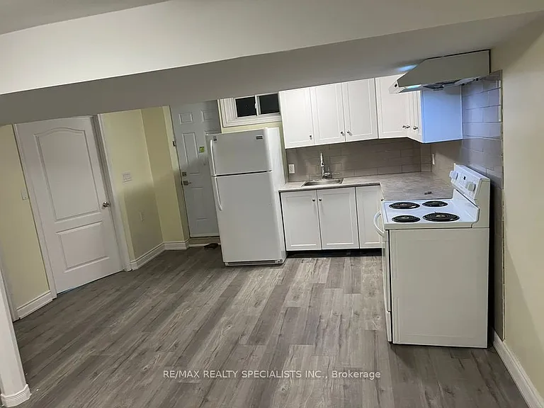 10 Sandmere Ave — Photo 5