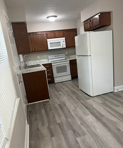 3933 Bronson Ct — Photo 13