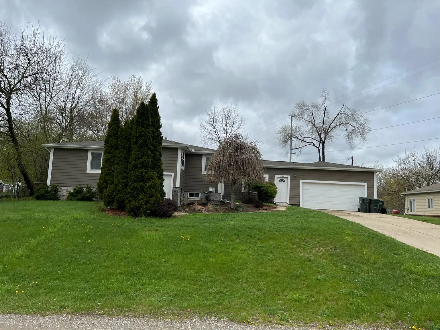 4 bed, 2305 sqft, $2,550 — Photo 2