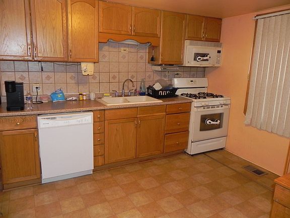 5th image of 3909 N Newland Ave