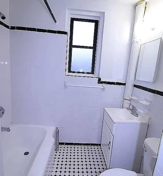 206-15 86th Rd #2E — Photo 7