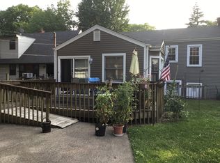 21 S Delaplaine Rd, Riverside, IL 60546