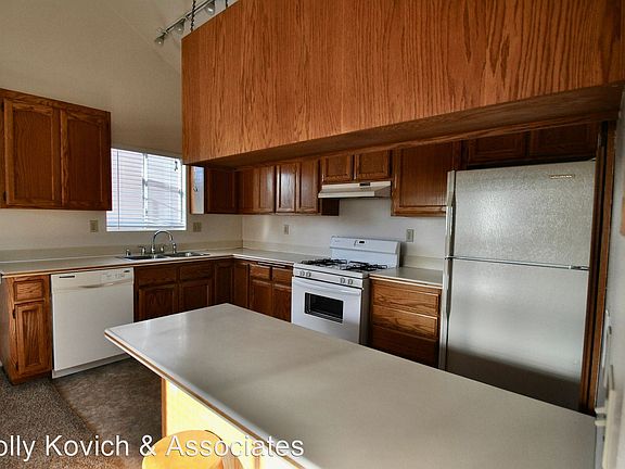 4th image of 323 Quincy Ave
