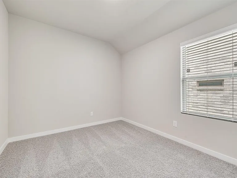 704 Summerberry Dr — Photo 13