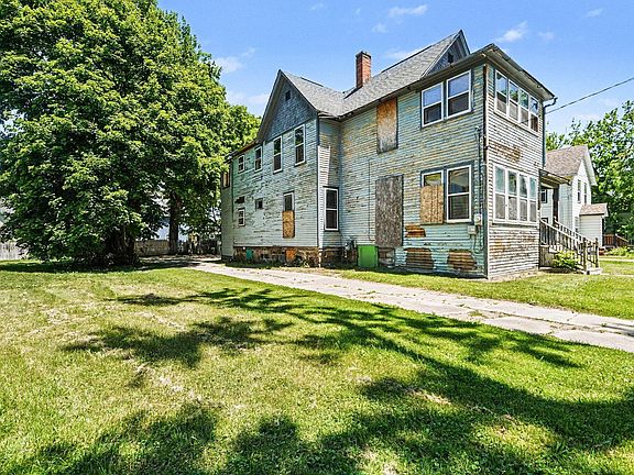 2nd image of 524 Forest St