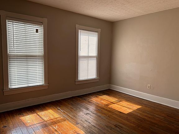 2nd image of 305 S Kent St #305