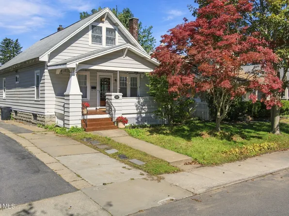 835 Pinewood Avenue, Schenectady, NY 12309