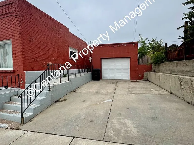 611 N Main St — Photo 2