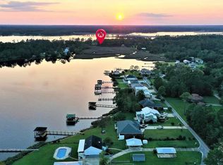 7560 Petersen Point Rd, Milton, FL 32583