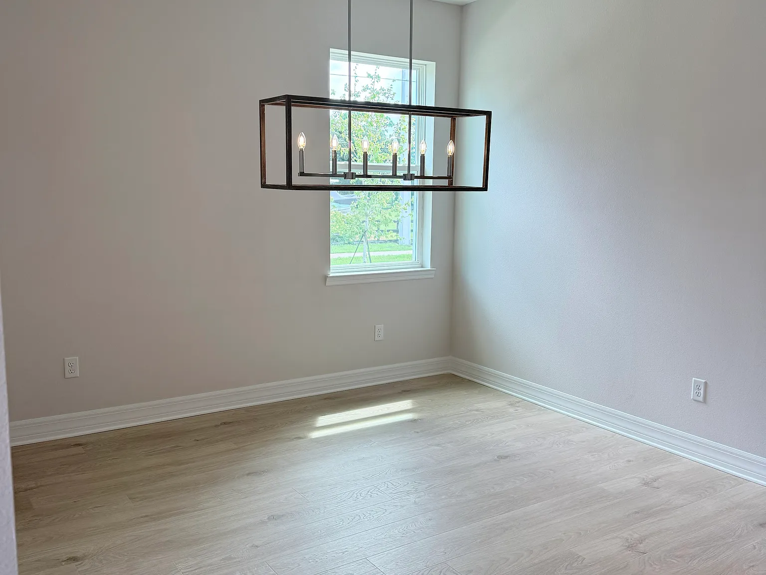 4 bed, 2121 sqft, $2,699 — Photo 4