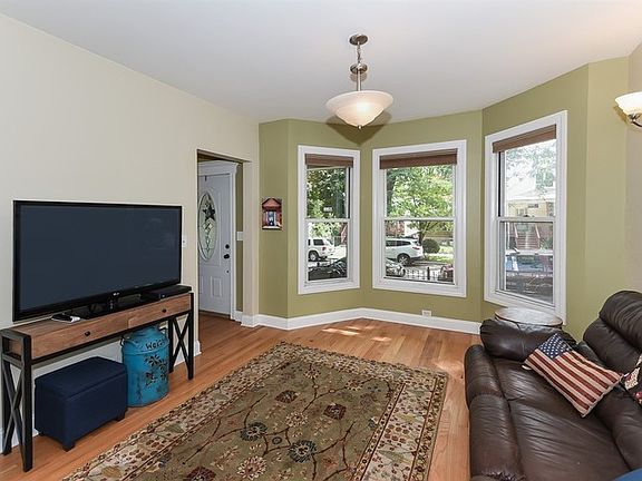 2nd image of 2122 N Kilbourn Ave