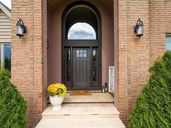 2nd image of 8455 Fallgold Ln