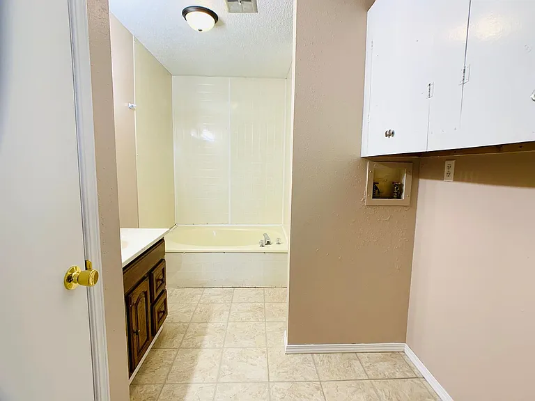 717 S 13th Ave — Photo 9