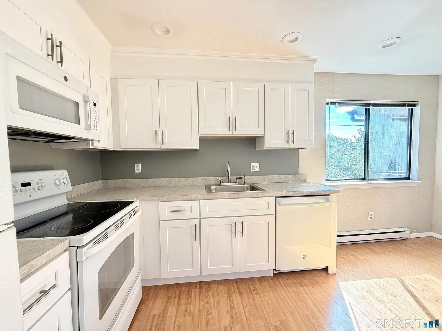 Riverview Condominium — Photo 4