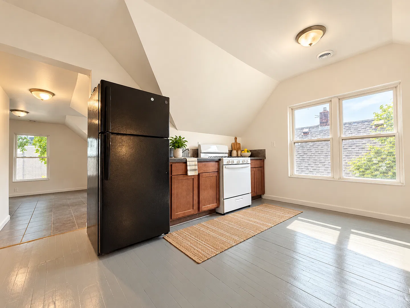 1087 Randolph Ave — Photo 3