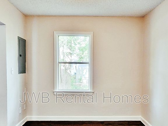 4th image of 3137 W 1st St