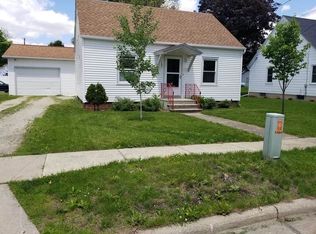 105 School St, Spillville, IA 52168