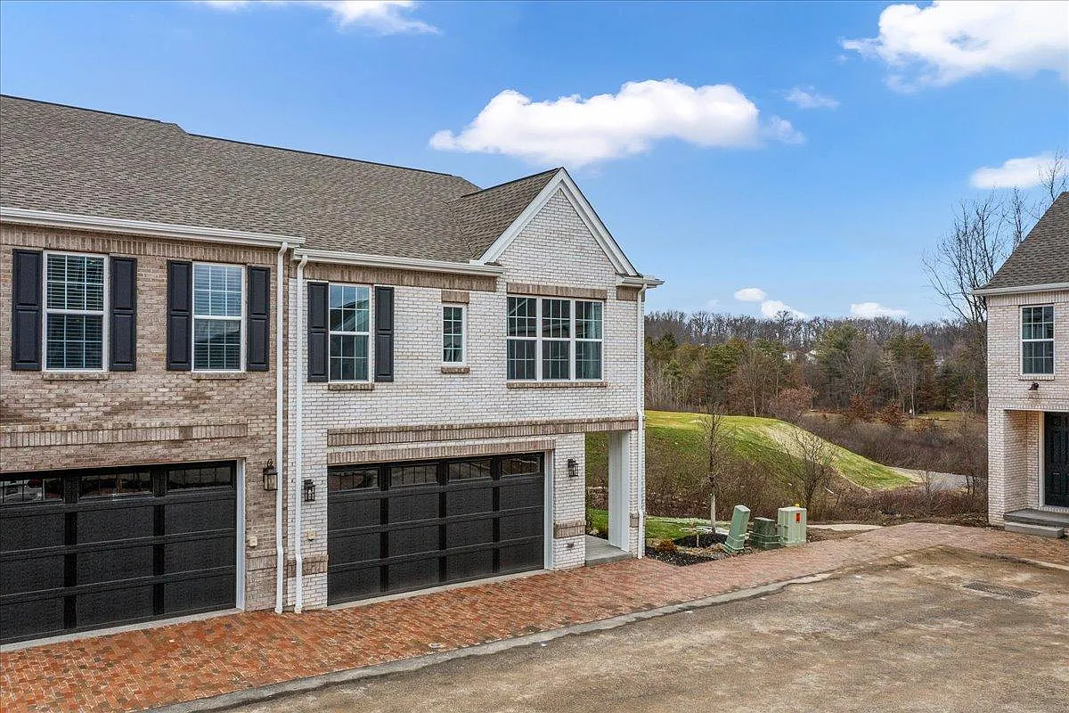 3 bed, 2.5 bath, $3,400 — Photo 2