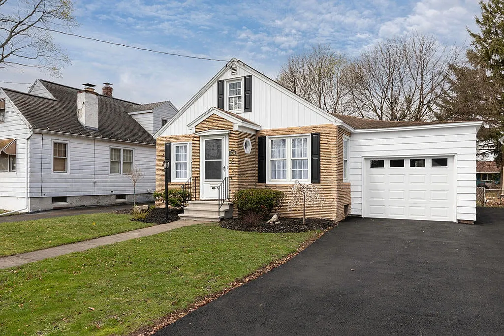 This beautifully appointed bungalow offers turnkey living - 505 Roxford Rd S