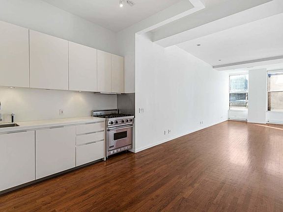 3rd image of 175 E Broadway #5C