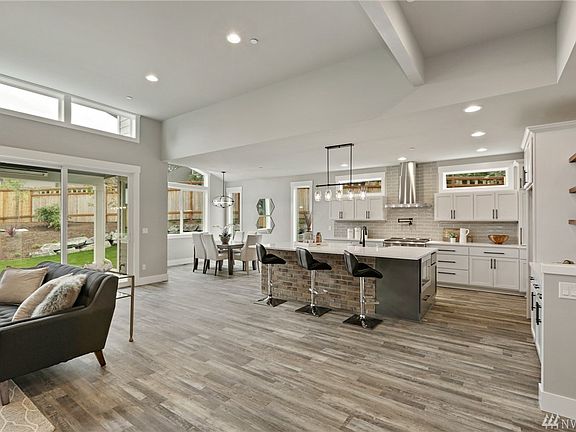 Great Room Concept on mail level - 