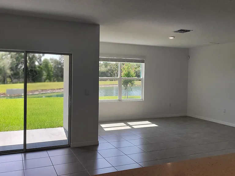 2919 Gardiner Ln — Photo 4