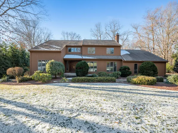 8 Summer Brook Lane, Cromwell, CT 06416