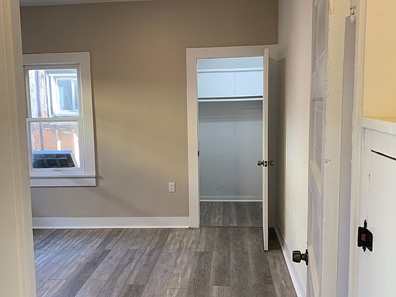 3rd image of 637-641 Dewey St #637