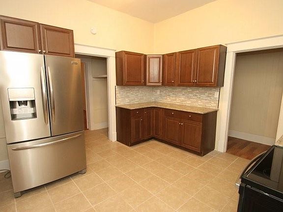 4th image of 215 Avocado Ave