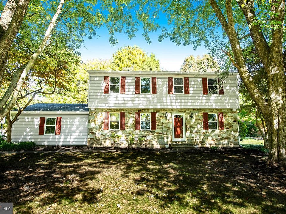 1st image of 916 Saint Andrews Way