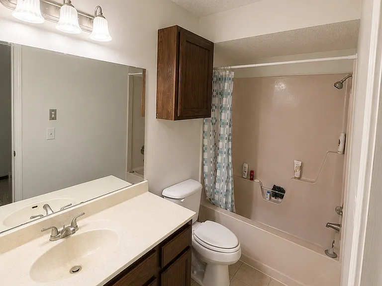 6610 S Yorktown Ave — Photo 4