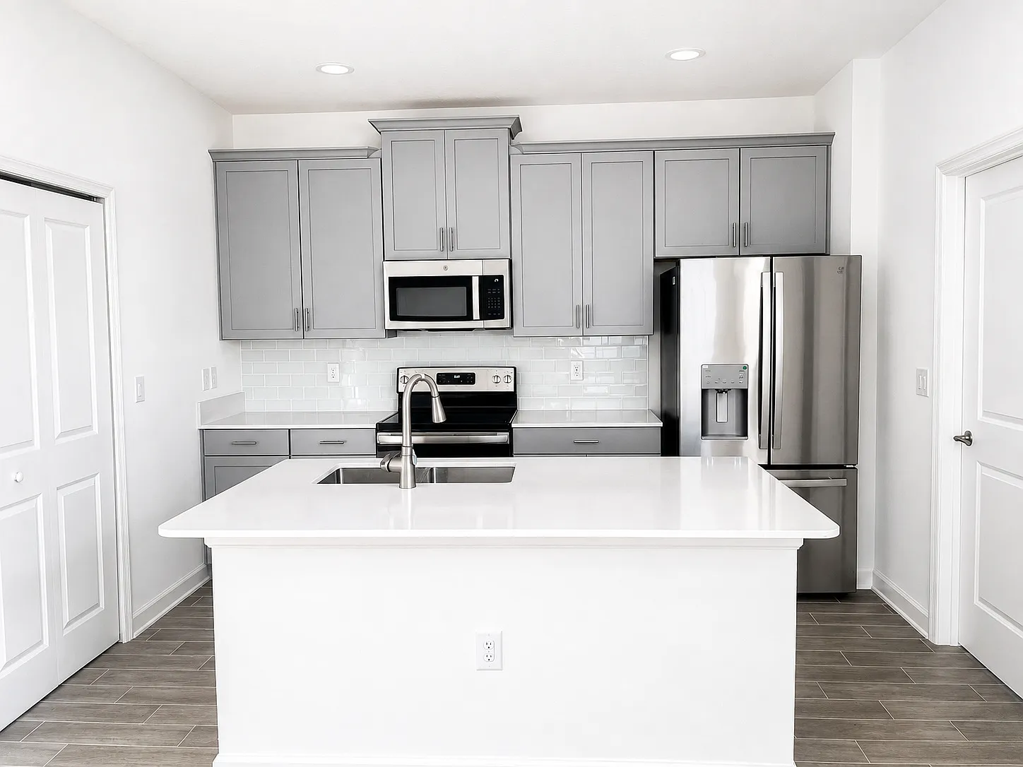 3 bed, 2.5 bath, 1755 sqft, $2,395 — Photo 3