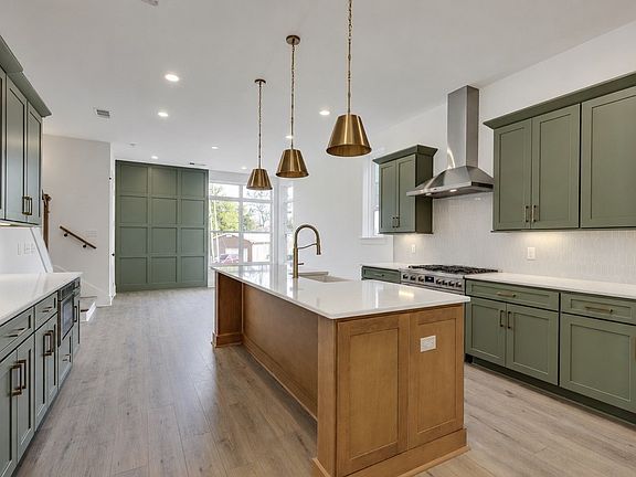 3rd image of 110 Myrtle St #C