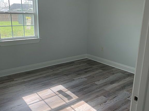 5th image of 213 N 9th St