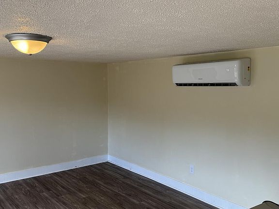 3rd image of 113 Split Oak Ln