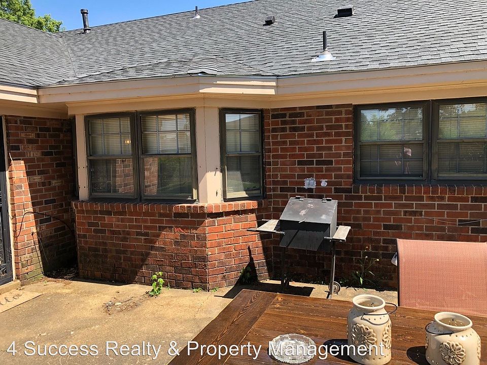 2nd image of 1027 Bourbon Pl